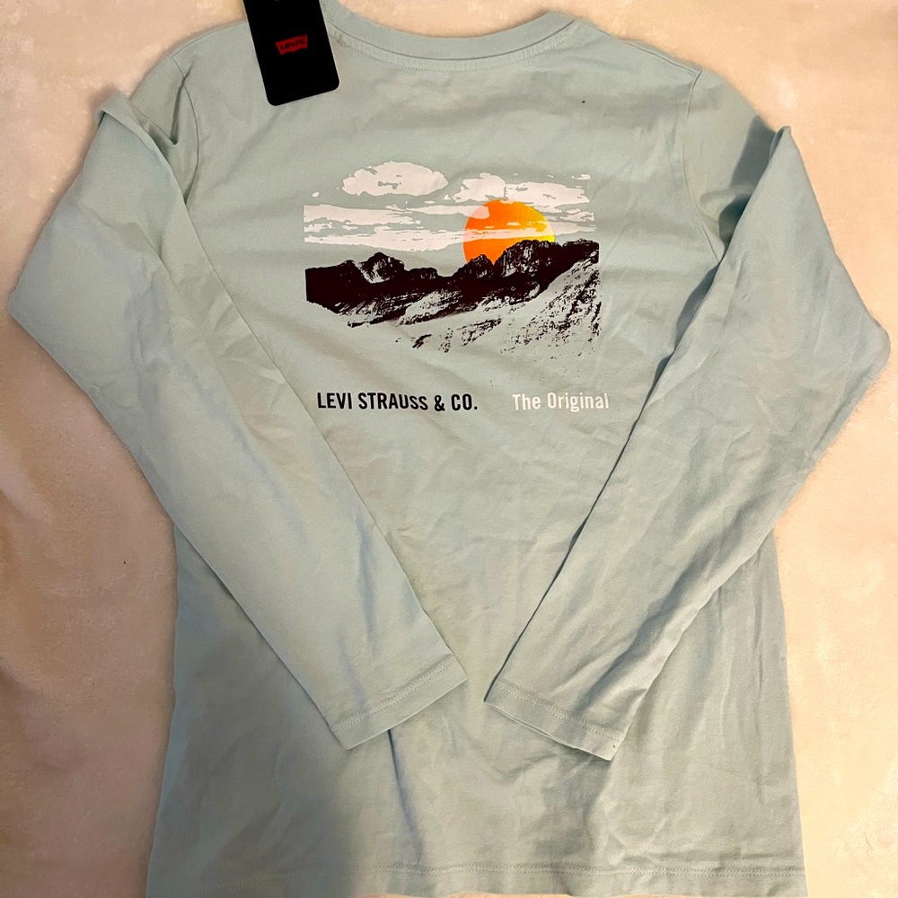 LEVI’S LONG SLEEVE SIZE M